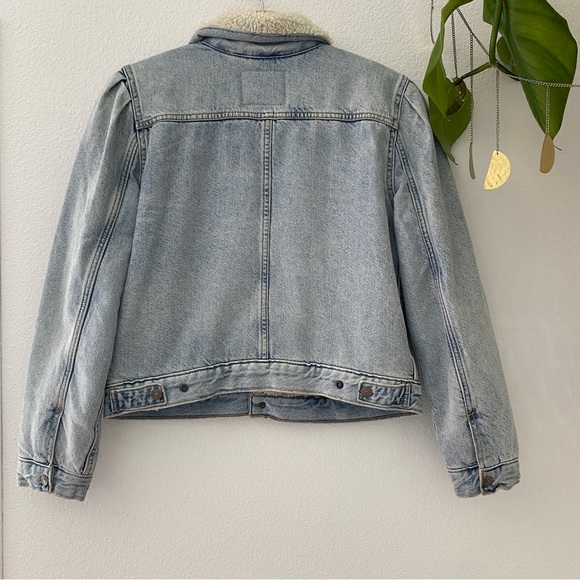 Levi’s Puff Sleeve Sherpa Jean Denim Puff-Sleeve Trucker Jacket - Picture 6 of 10